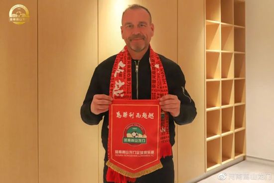 弗兰克（凯文•科斯特纳 Kevin Costner 饰）是前总统的保镳，他责任心强，公私分明，从不和雇主产生豪情。可是歌手雷切尔（惠特尼•休斯顿 Whitney Houston饰）却打破了他的信条。雷切尔是一个魅力不凡的女歌星，无数人情愿做她的裙下之臣。此日她收到匿名信，打单说要杀失落她。雷切尔唯有请来弗兰克做保镳。虽然二人之前其实不熟悉，但在相处中，弗兰克仍是被雷切尔的魅力征服，二人堕进爱河。